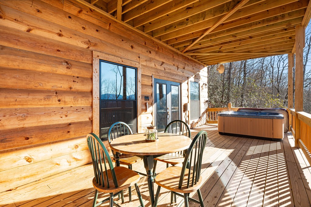 Bryson City, North Carolina 28713, United States, 4 Bedrooms Bedrooms, ,3 BathroomsBathrooms,Residential,Active,30838