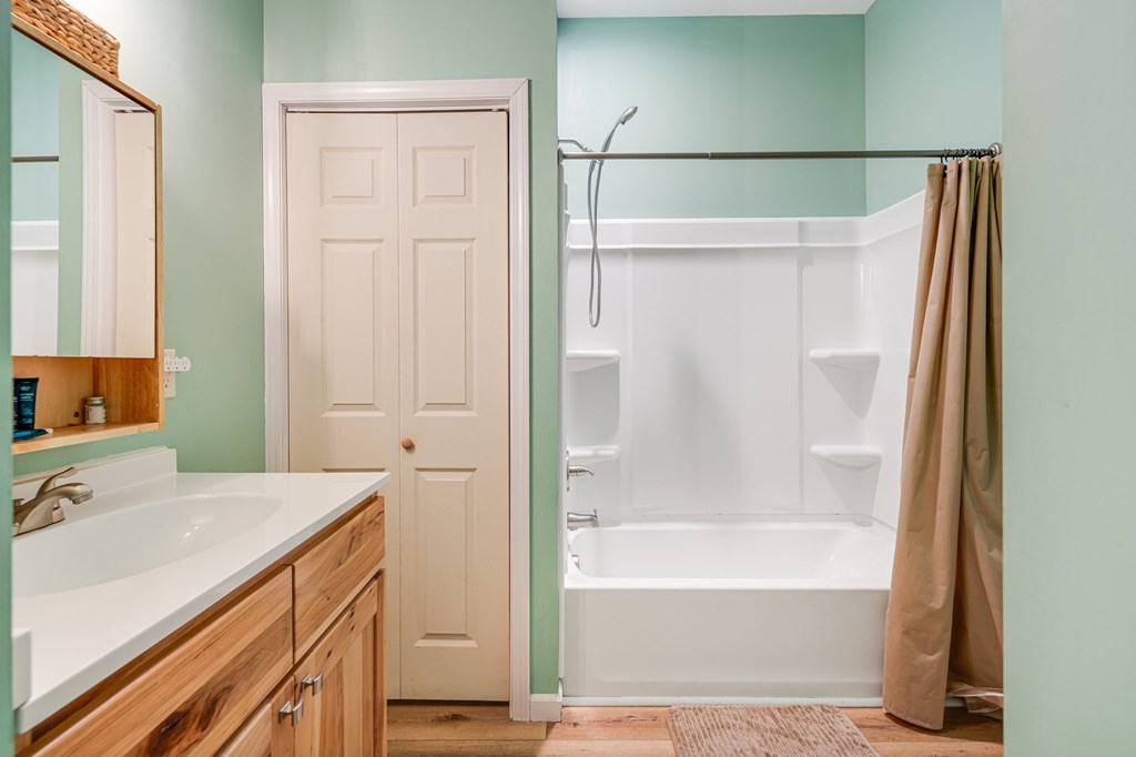 Bryson City, North Carolina 28713, United States, 4 Bedrooms Bedrooms, ,3 BathroomsBathrooms,Residential,Active,30838