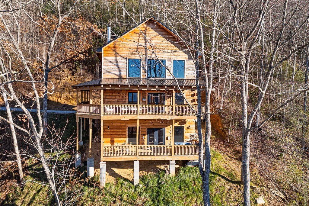 Bryson City, North Carolina 28713, United States, 4 Bedrooms Bedrooms, ,3 BathroomsBathrooms,Residential,Active,30838