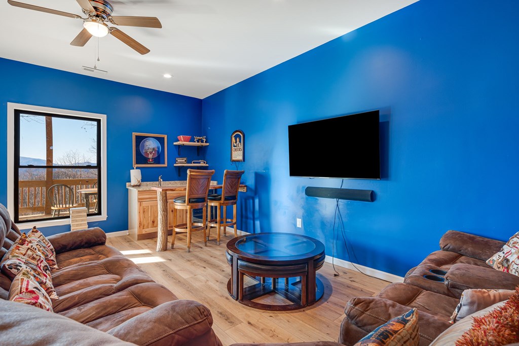 Bryson City, North Carolina 28713, United States, 4 Bedrooms Bedrooms, ,3 BathroomsBathrooms,Residential,Active,30838