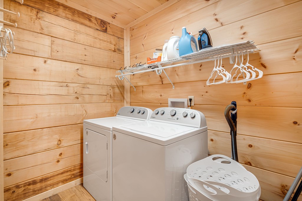 Bryson City, North Carolina 28713, United States, 4 Bedrooms Bedrooms, ,3 BathroomsBathrooms,Residential,Active,30838