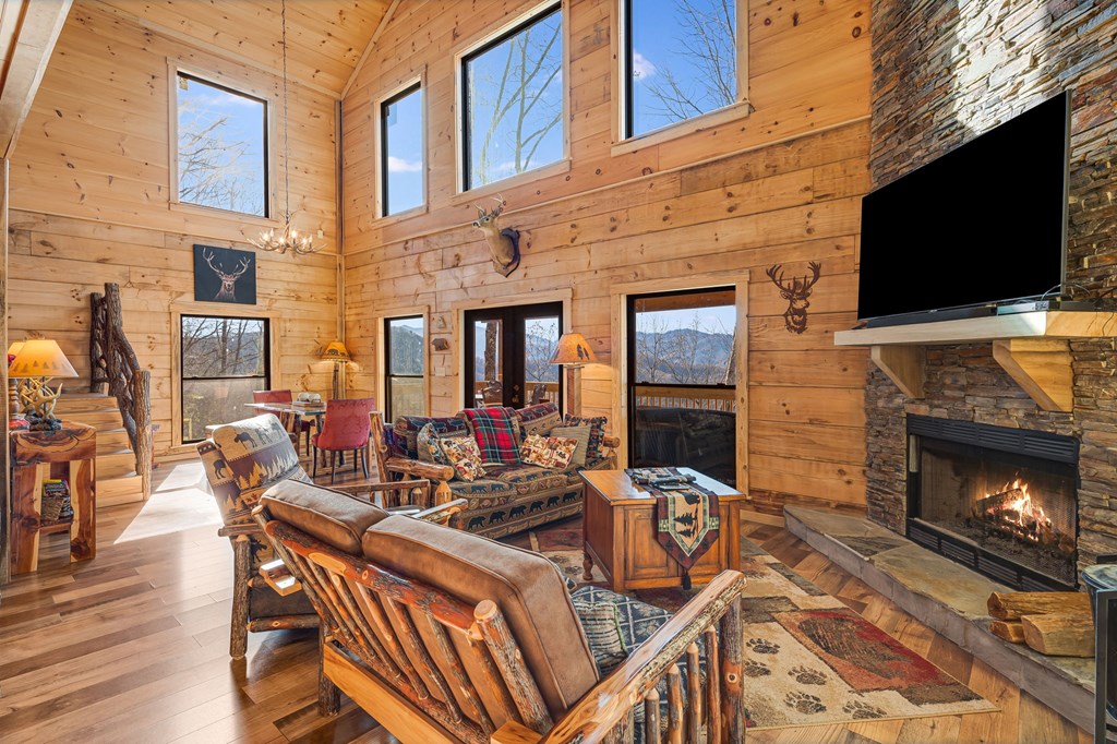 Bryson City, North Carolina 28713, United States, 4 Bedrooms Bedrooms, ,3 BathroomsBathrooms,Residential,Active,30838