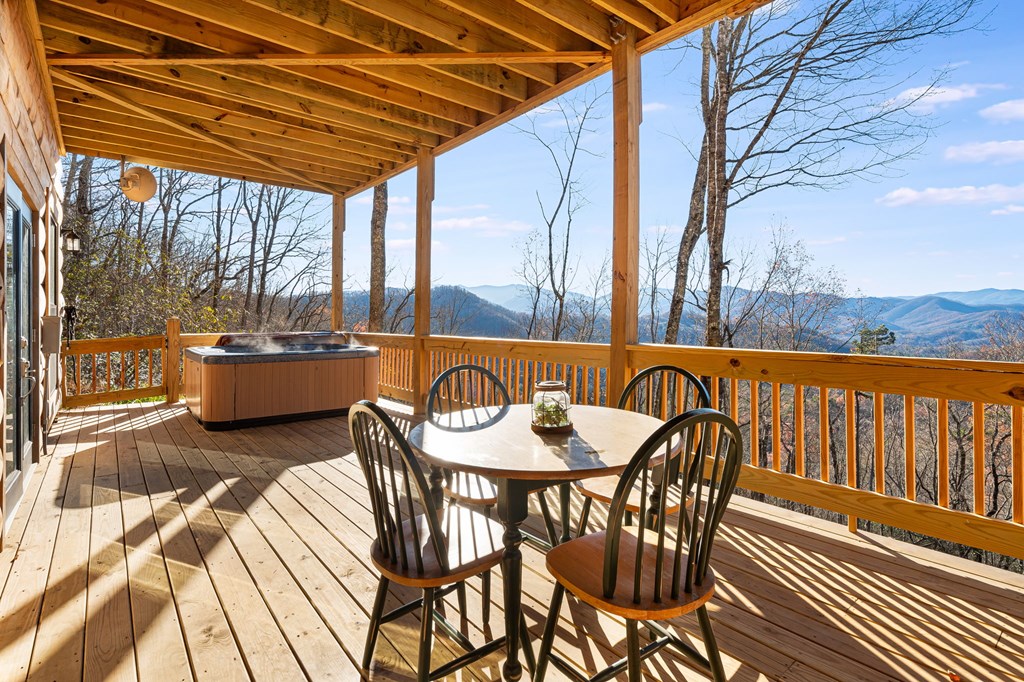 Bryson City, North Carolina 28713, United States, 4 Bedrooms Bedrooms, ,3 BathroomsBathrooms,Residential,Active,30838