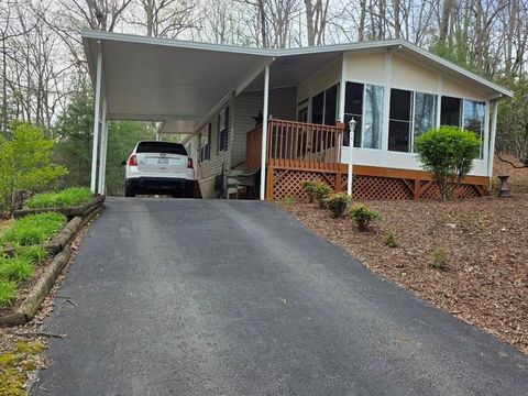 Photo of 338 Country Woods Dr, Franklin, NC 28734 (MLS # 26046849)