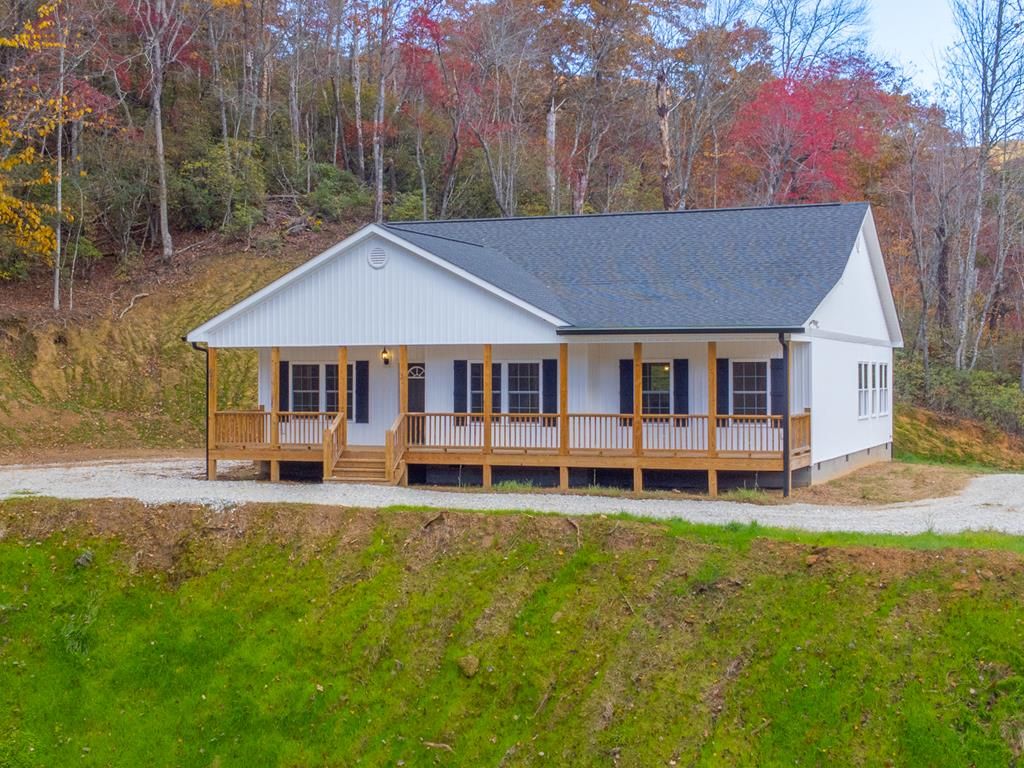 Photo of 679 Firefly Rd, Qualla, NC 28783 (MLS # 26042579)