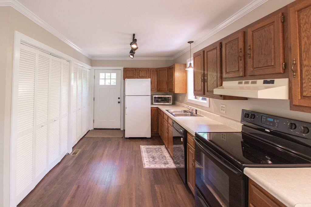 34 Brooks Ln