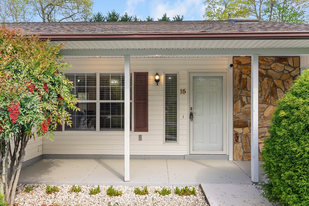 15 Cove Xing Rd