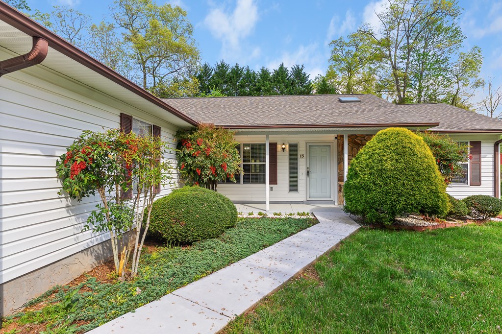 15 Cove Xing Rd