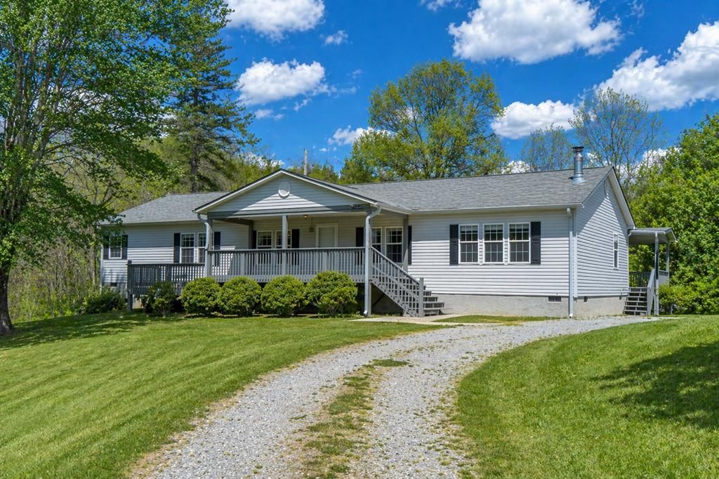 Photo of 71 Bullfrog Cove Rd, Sylva, NC 28779 (MLS # 26046995)