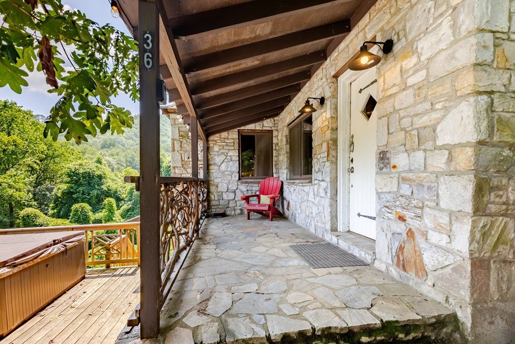 Photo of 160 Observation Point, Bryson City, NC 28713 (MLS # 26041689)