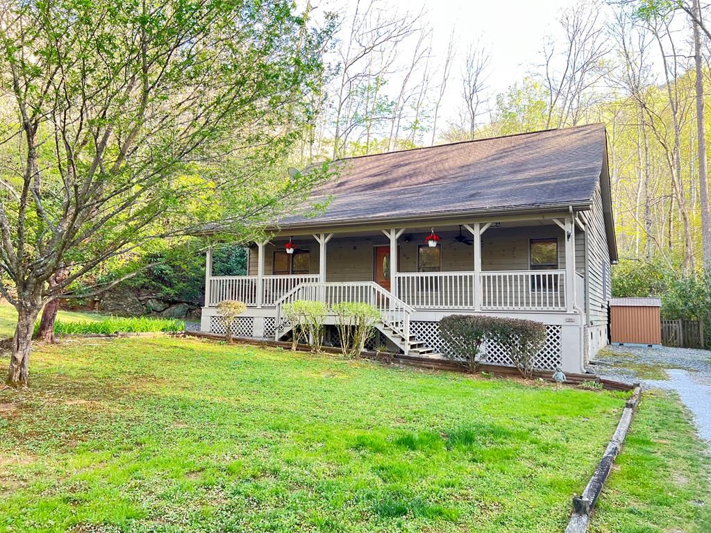 Photo of 106 Cabin Creek Rd, Sylva, NC 28779 (MLS # 26046869)