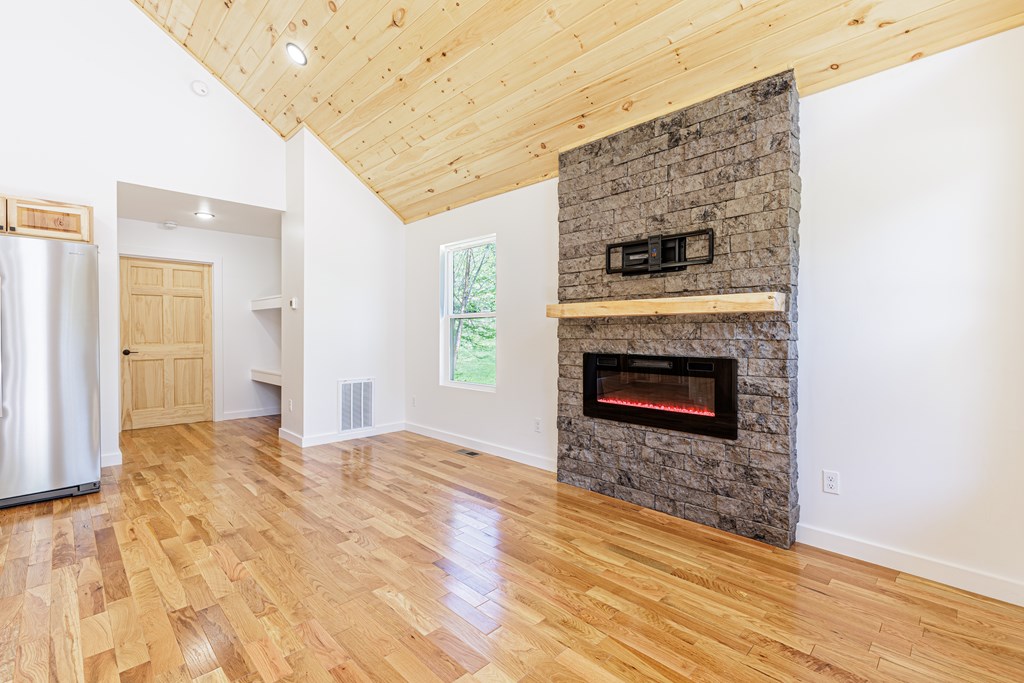 978 Fontana Rd