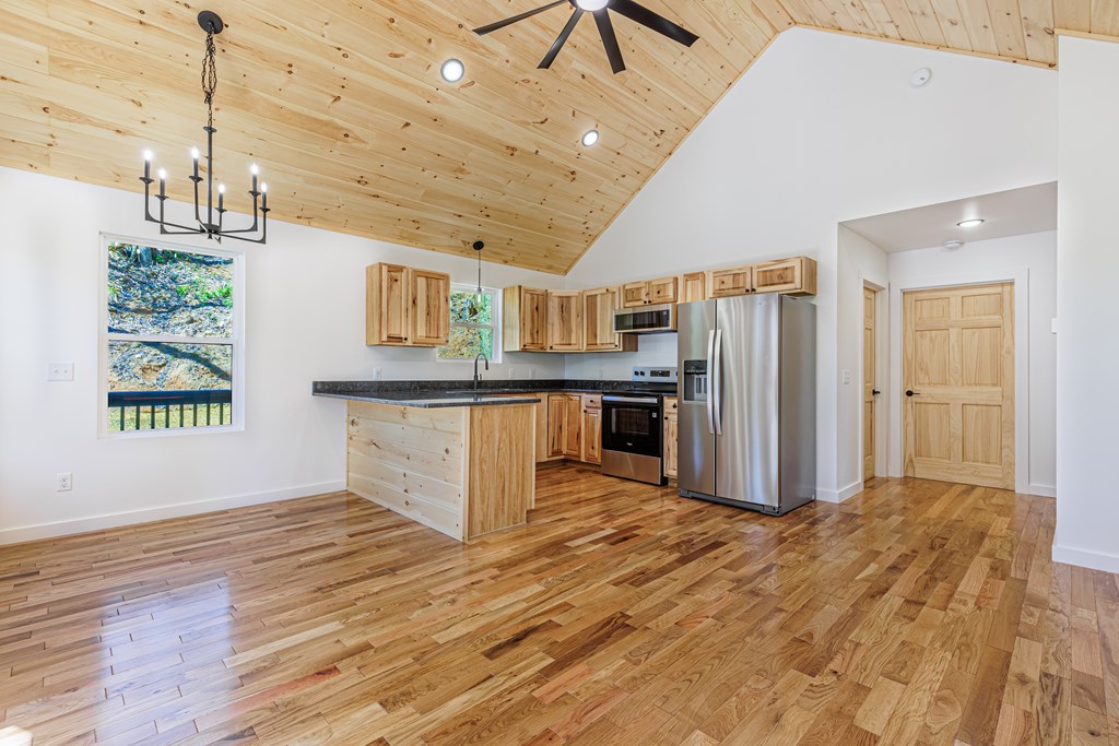 978 Fontana Rd