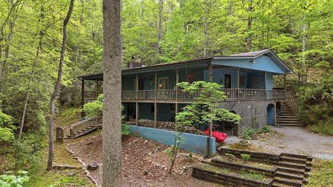 Photo of 520 Wheat Field Rd, Franklin, NC 28734 (MLS # 26047039)