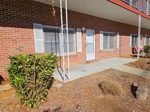 Photo of 373 Trimont Trail Unit A-2 Trl, Franklin, NC 28734 (MLS # 26043139)