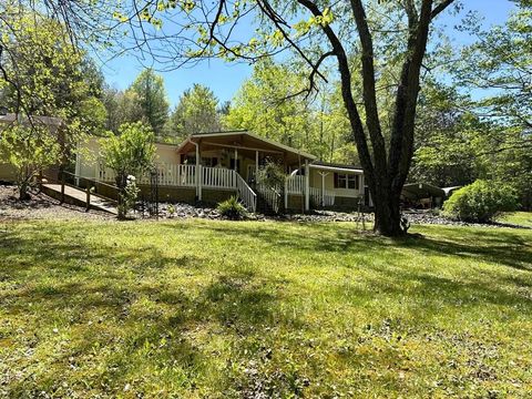 Photo of 904 Midway Creek Rd, Murphy, NC 28906 (MLS # 26046953)