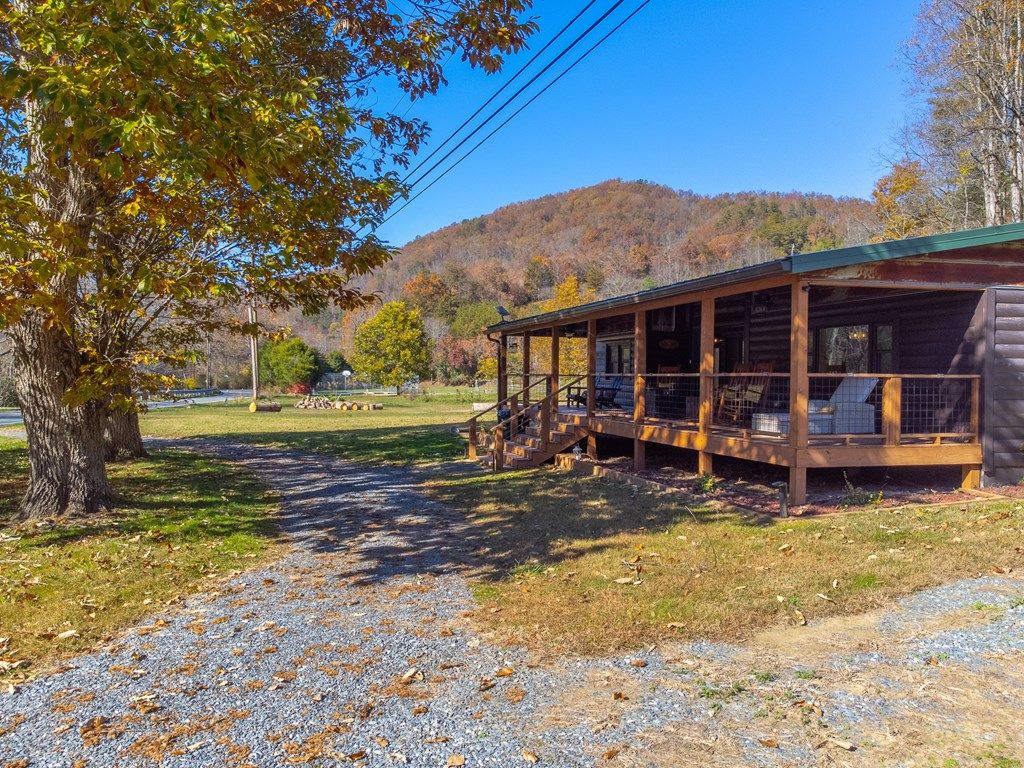 Photo of 3385 Alarka Road, Bryson City, NC 28713 (MLS # 26042616)