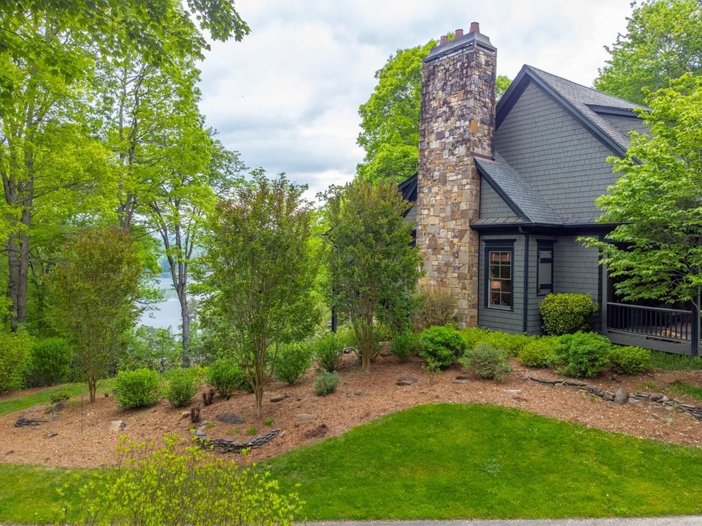 Photo of 414 Trails End Rd, Bryson City, NC 28713 (MLS # 26040840)