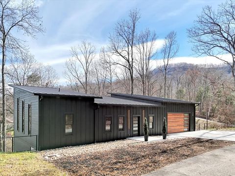 Photo of 130 Midway Crossing Drive, Clyde, NC 28721 (MLS # 26043120)