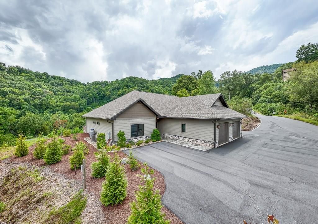 Photo of 46 Cypress Point, Whittier, NC 28789 (MLS # 26042183)