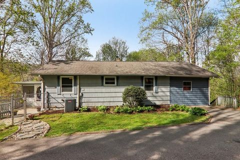 Photo of 74 Link Cir, Maggie Valley, NC 28751 (MLS # 26046960)