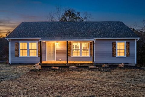 Photo of 161 Pauline Ave, Franklin, NC 28734 (MLS # 26043181)