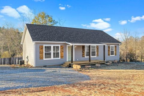 Photo of 161 Pauline Ave, Franklin, NC 28734 (MLS # 26043181)