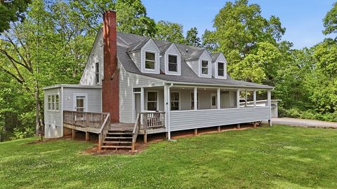Photo of 129 Golf View Drive, Franklin, NC 28734 (MLS # 26047106)