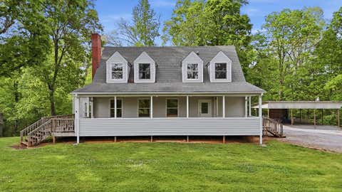 Photo of 129 Golf View Drive, Franklin, NC 28734 (MLS # 26047106)