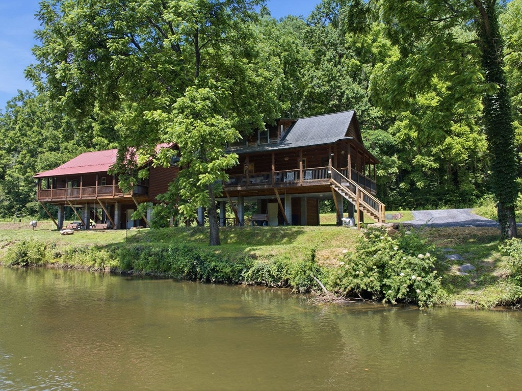 660 Riverbend Rd