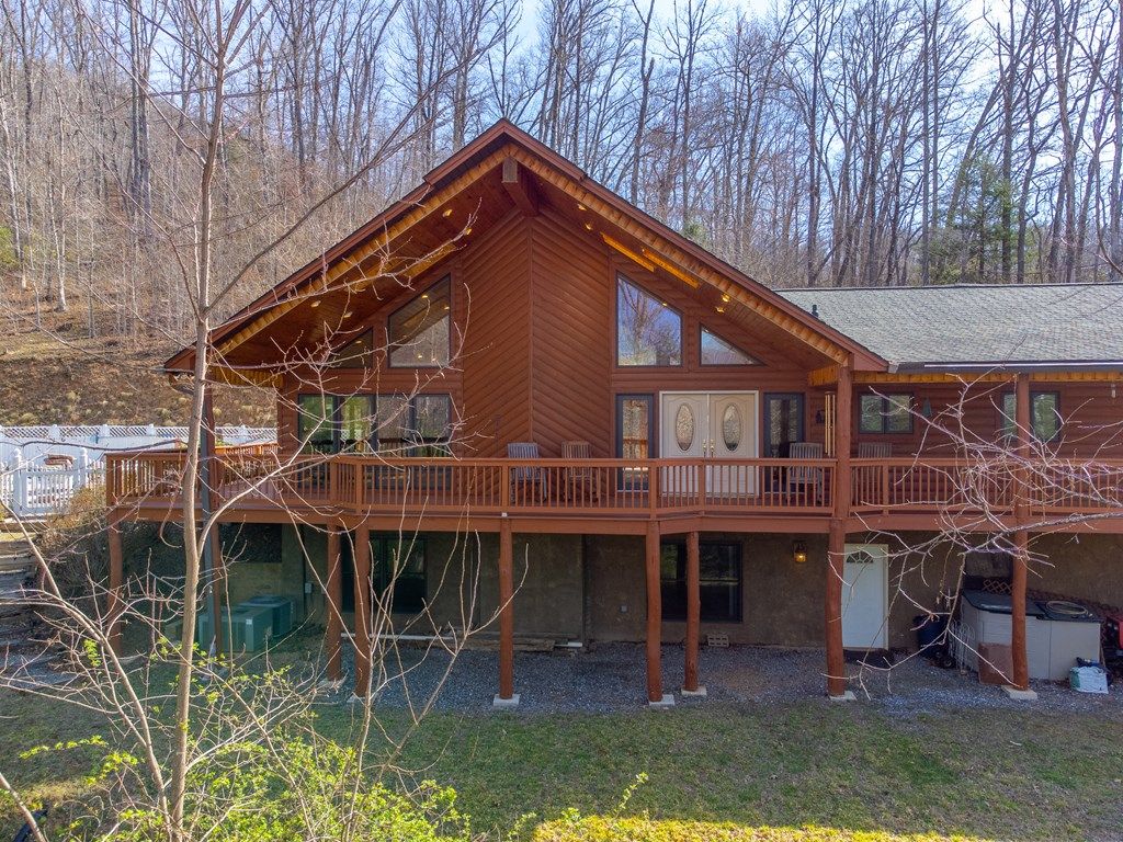 Photo of 112 Hawks Nest Ridge, Cullowhee, NC 28723 (MLS # 26046792)