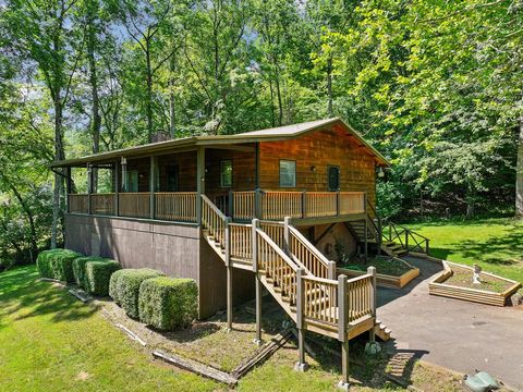 Photo of 250 Turkey Pen Rd, Franklin, NC 28734 (MLS # 26045262)