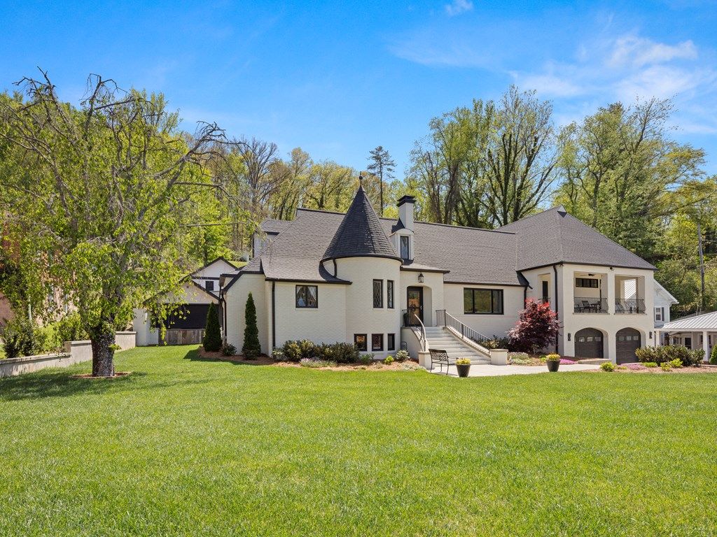 Photo of 117 Jackson Street, Sylva, NC 28779 (MLS # 26046638)