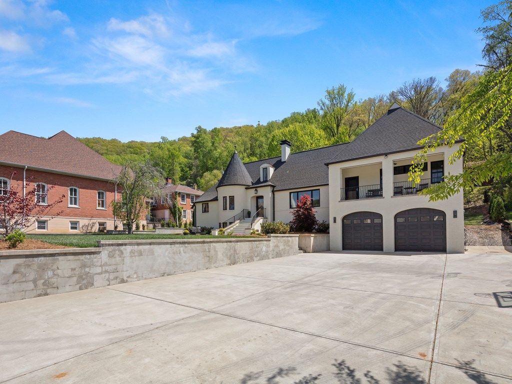 Photo of 117 Jackson Street, Sylva, NC 28779 (MLS # 26046638)