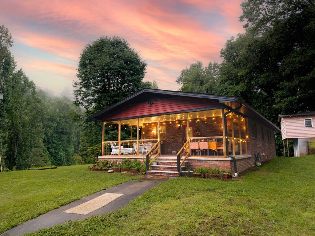Photo of 187 Garnet Rd, Sylva, NC 28779 (MLS # 26048150)