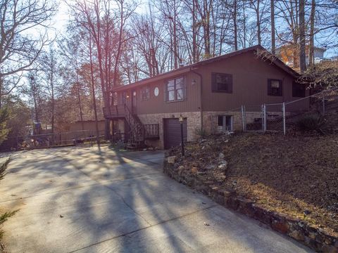 Photo of 160 Lakeview Dr, Franklin, NC 28734 (MLS # 26043058)