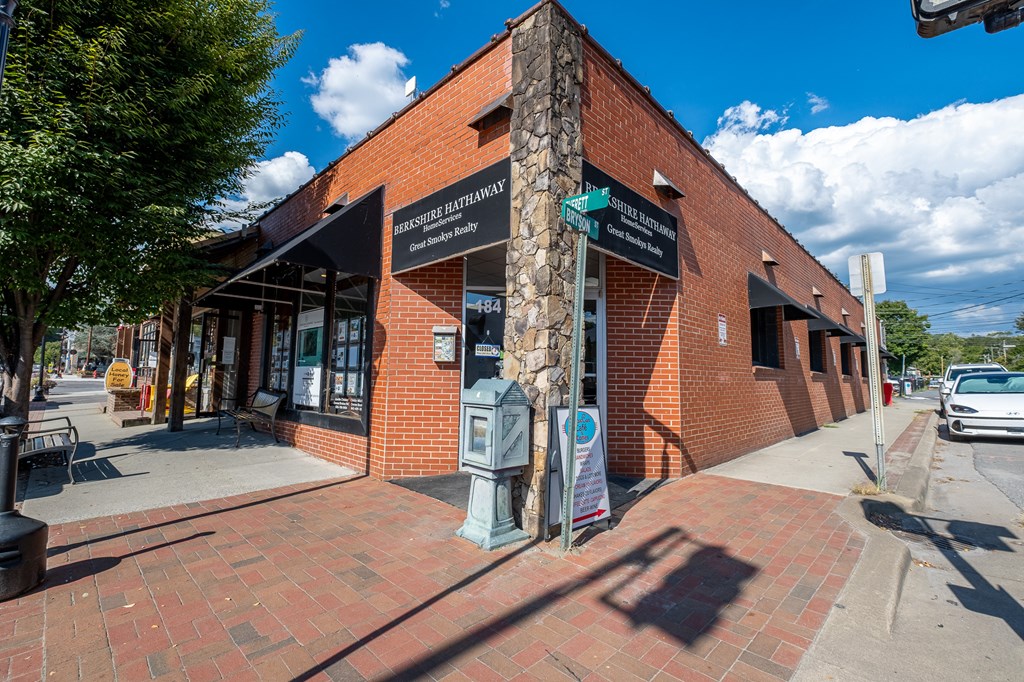 Bryson City, North Carolina 28713, United States, ,1 BathroomBathrooms,Commercial,Active,40052