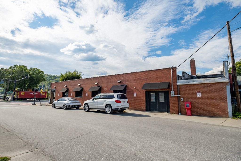 Bryson City, North Carolina 28713, United States, ,1 BathroomBathrooms,Commercial,Active,40052