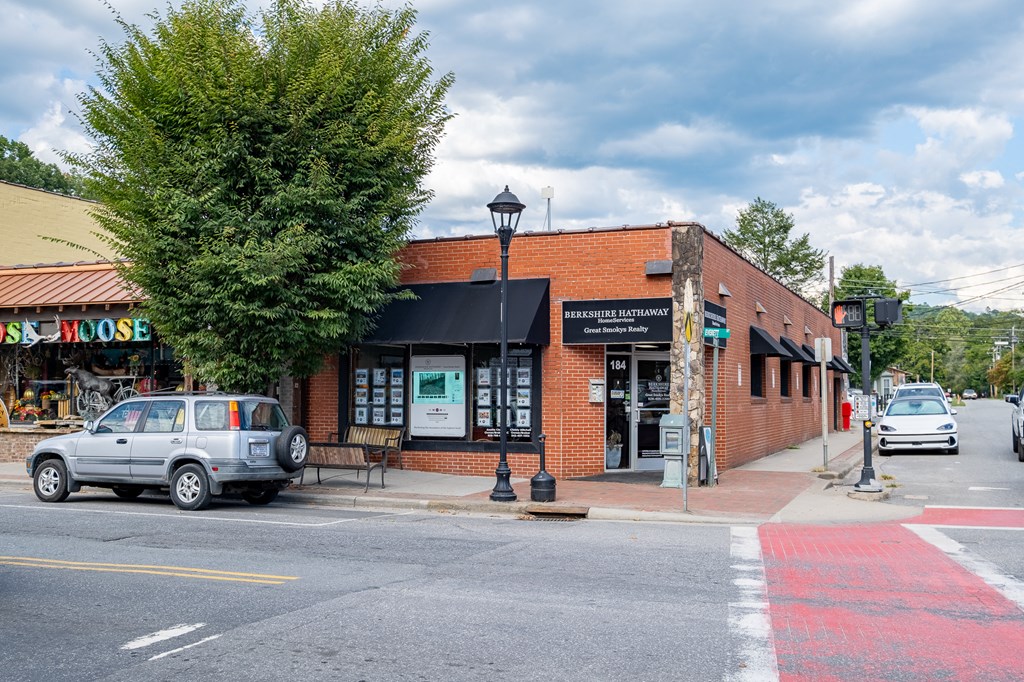 Bryson City, North Carolina 28713, United States, ,1 BathroomBathrooms,Commercial,Active,40052