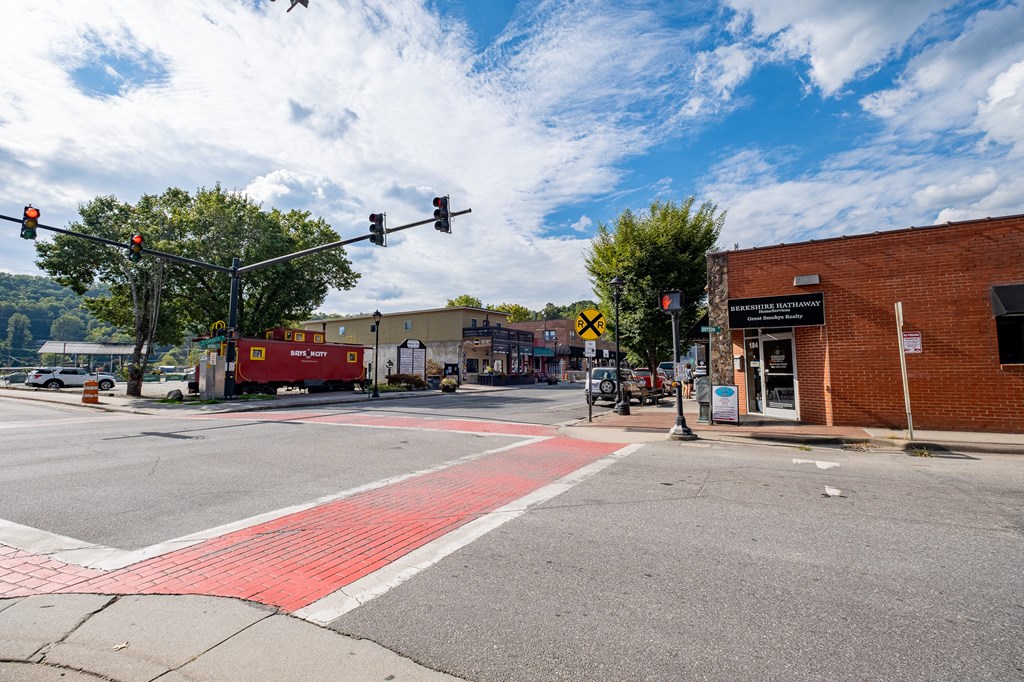 Bryson City, North Carolina 28713, United States, ,1 BathroomBathrooms,Commercial,Active,40052