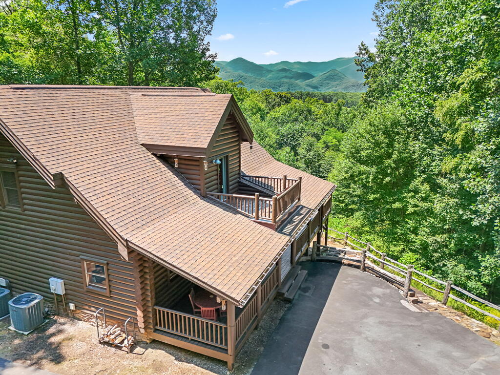 Photo of 316 Canvas Back Ct, Whittier, NC 28789 (MLS # 26048394)