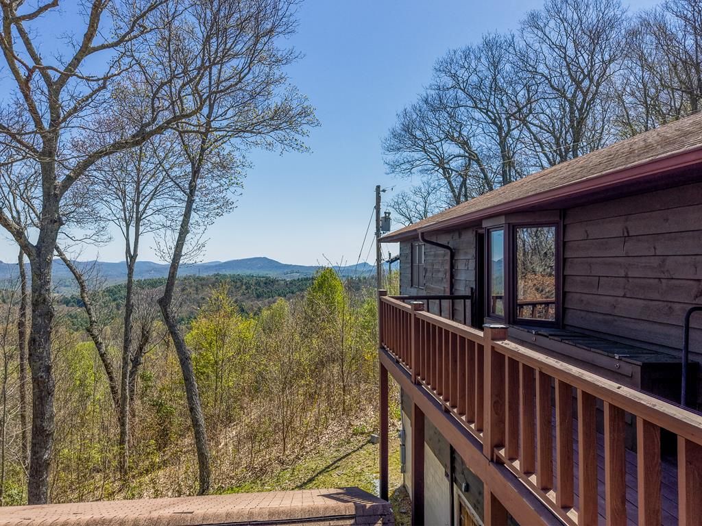 Photo of 623 Buggy Barn Rd, Cullowhee, NC 28723 (MLS # 26047026)