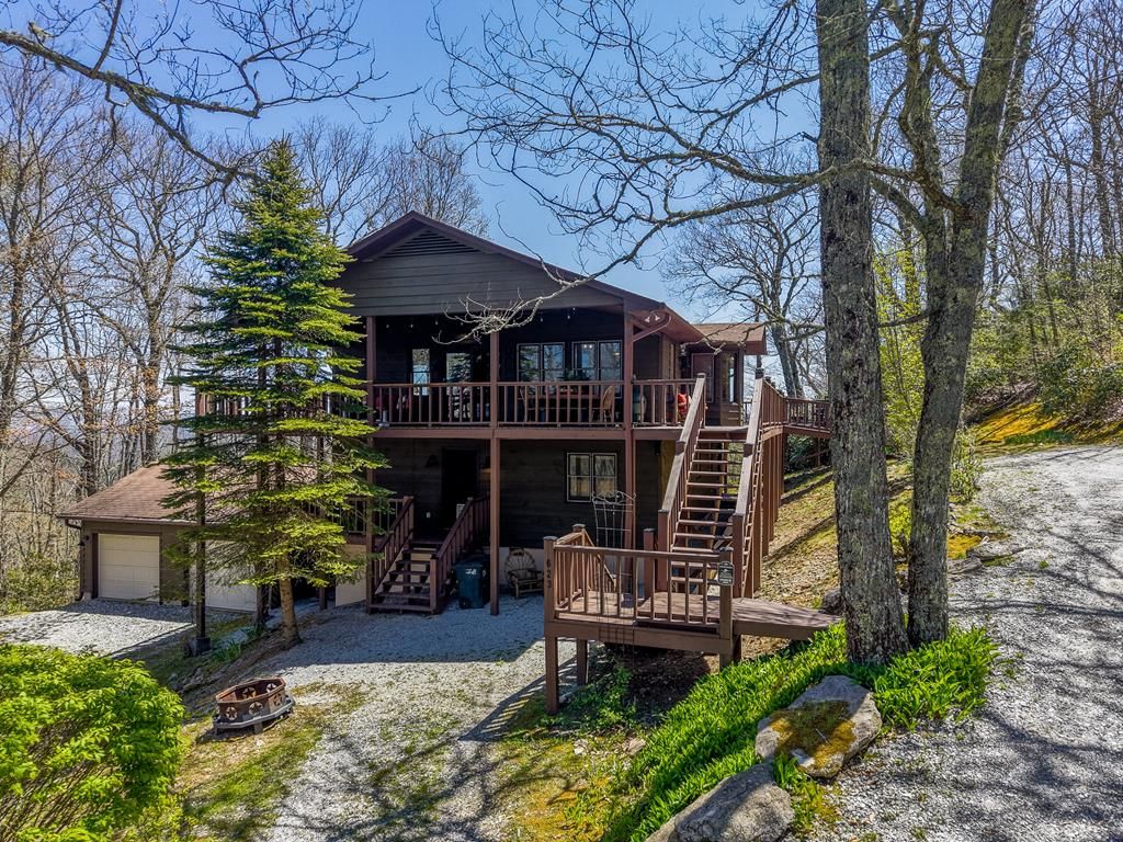 Photo of 623 Buggy Barn Rd, Cullowhee, NC 28723 (MLS # 26047026)