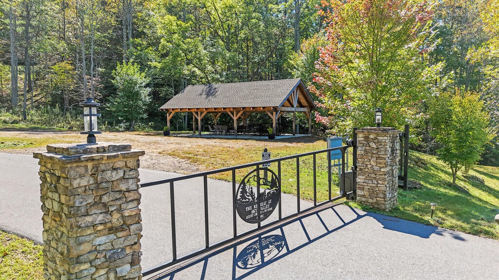 280 Elderberry Ln