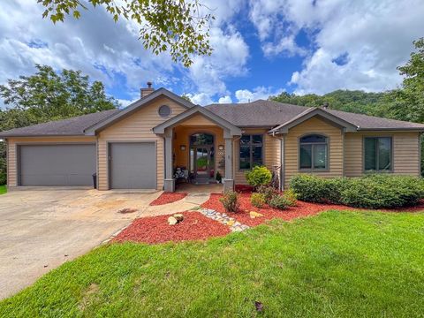 Photo of 57 Willow Place, Franklin, NC 28734 (MLS # 26041935)