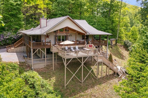 Photo of 642 Scenic View Road, Maggie Valley, NC 28751 (MLS # 26047367)