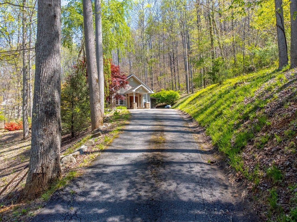 Photo of 605 Toy Cove Rd, Sylva, NC 28779 (MLS # 26046970)