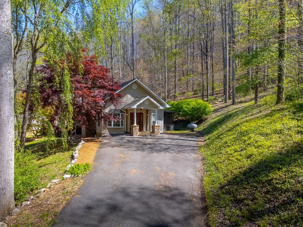Photo of 605 Toy Cove Rd, Sylva, NC 28779 (MLS # 26046970)