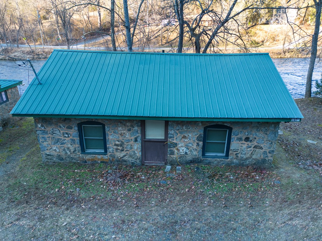 1039 Mockingbird Lane