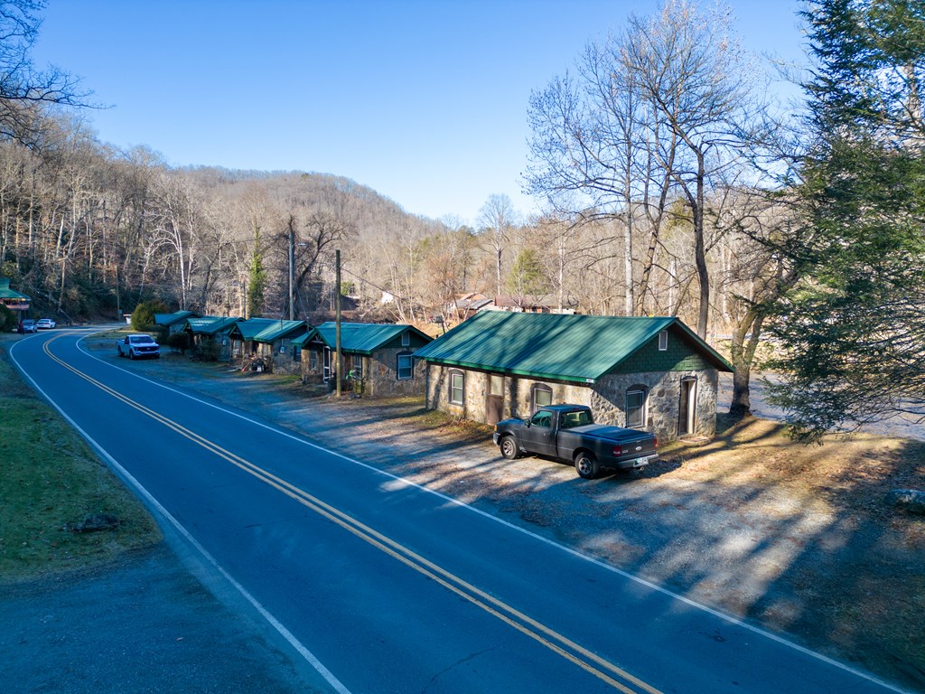 1039 Mockingbird Lane
